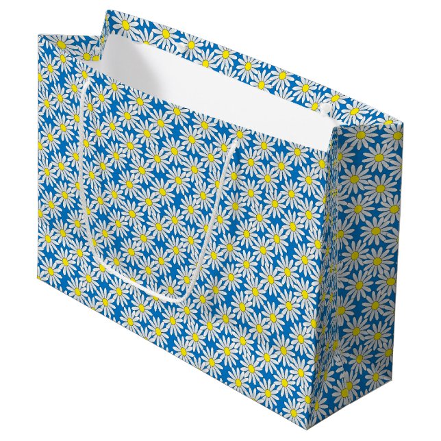 Weißes Gänseblümchen-Muster auf blauer großer Große Geschenktüte (Vorderseite Schrägansicht)