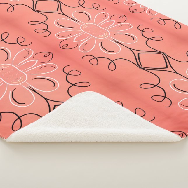 Weißes, gebranntes Blumenmotiv mit dunkelschwarzem Sherpadecke (3/4)