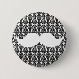 Weißes Handlebar Mustache auf schwarzem Damasepapi Button