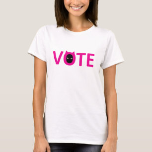 Weißes Hemd, rosa Wort VOTE mit Katzengesicht in O T-Shirt