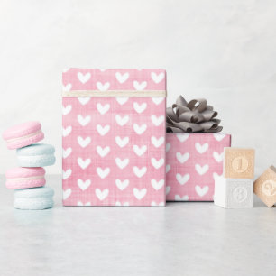 Weißes Herz auf rosa Leinen Geschenkpapier