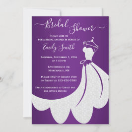 Weißes Hochzeitskleid auf Lila Brautparty Einladung