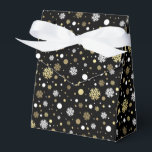 Weißes Imitat Gold Snowflakes Punkt auf Schwarz Geschenkschachtel<br><div class="desc">Zeitgenössisch weiß und gold aussehende Schneeflocken und Polka Punkte Muster auf schwarzem Hintergrund. Modernes,  aber schlichtes schlichtes skurriles Design,  um diese lustigen Geburtstage,  Überraschungen oder Weihnachtsgeschenke mit einzupacken. Verfügbar für Produkte wie Verpackungen und Papiertücher,  Geschenktafeln,  Taschen und Geschenktaschen,  Aufkleber und Bänder</div>