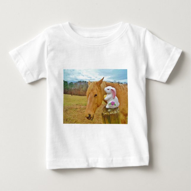 Weißes Kaninchen und blutgelbes Pferd Baby T-shirt (Vorderseite)