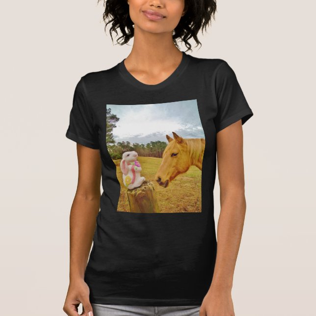 Weißes Kaninchen und Gelbes Pferd T-Shirt (Vorderseite)