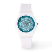 Weisses Mandala auf blauem Hintergrund