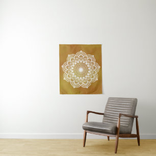 Weisses Mandala auf goldenem Hintergrund Wandteppich