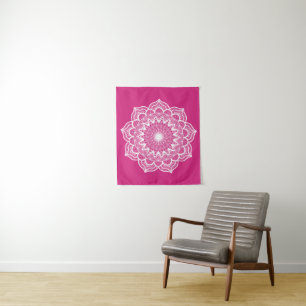 Weisses Mandala auf rosa Hintergrund Klein Wandteppich