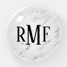 Weißes Marmor mit 3-Buchstaben-Monogramm-Moderne