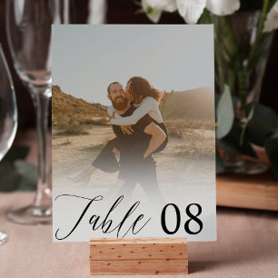 Weißes Overlay Foto Hochzeit in elegantem Kalligra Tischnummer