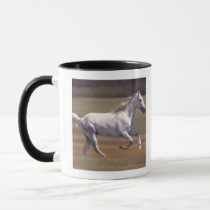 Weißes Pferd, das in Feld läuft Tasse