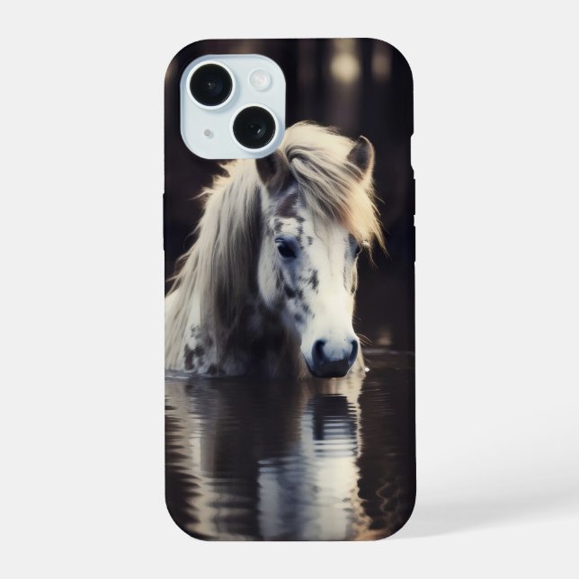Weißes Pferd im See iPhone 15 Hülle (Rückseite)