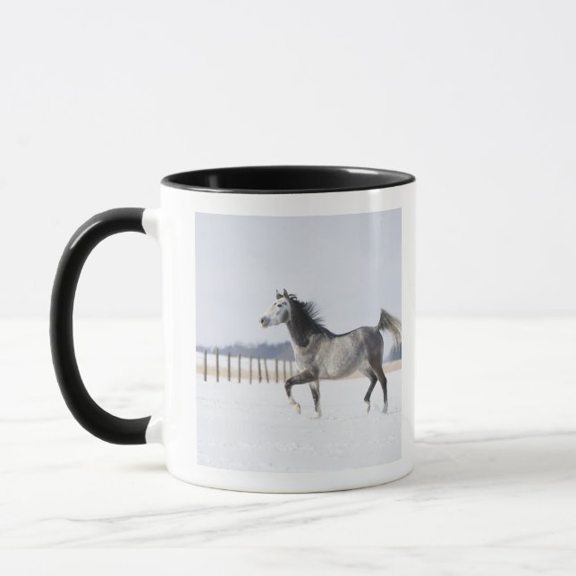 weißes Pferd im Winter Tasse (Links)