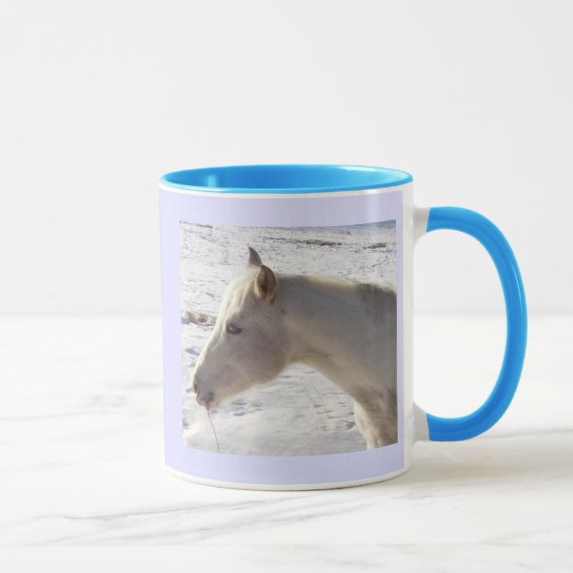 Weißes Pferd in Schnee-Tasse Tasse (Rechts)