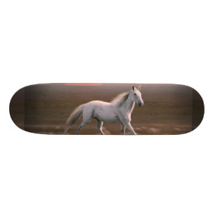 Weißes Pferd Skateboard