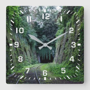 Weißes Quadrat mit Eisenbahnschienen Quadratische Wanduhr