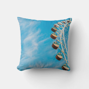 Weißes Riesenrad am Morgen unter freiem Himmel Kissen