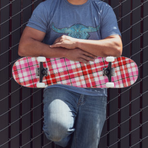 Weißes Rot Pink Kariertes Tartan Design Skateboard