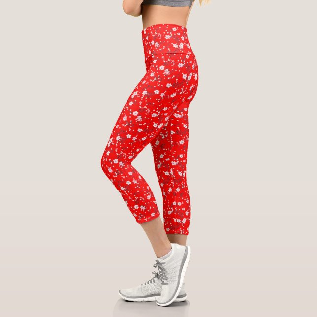 Weißes, rotes, rotes Motiv Capri Leggings (Links)