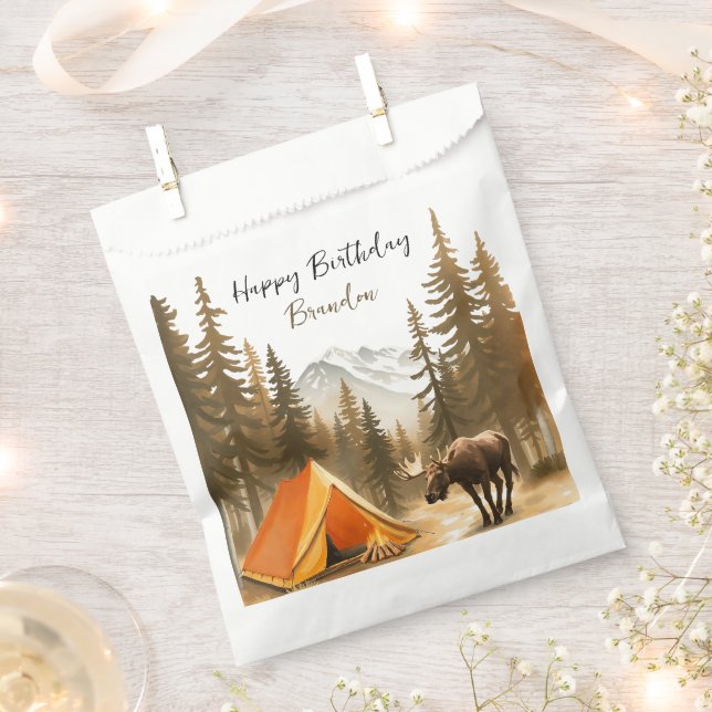 Weißes, rustikales Waldland Camping Geburtstag Geschenktütchen (Ausgeschnitten)