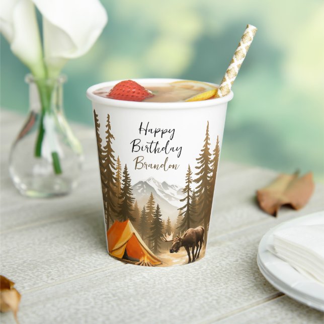 Weißes, rustikales Waldland Camping Geburtstag Pappbecher (In Situ)