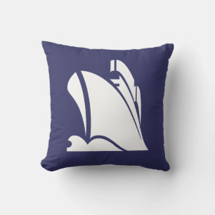 weißes Schiff auf marineblau Kissen