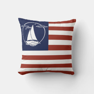 Weißes Seegelboot/Streifen der amerikanischen Flag Kissen
