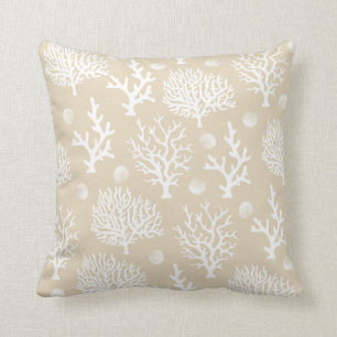 Weißes Seekorallenu. -Seashellsküstentaupe Kissen