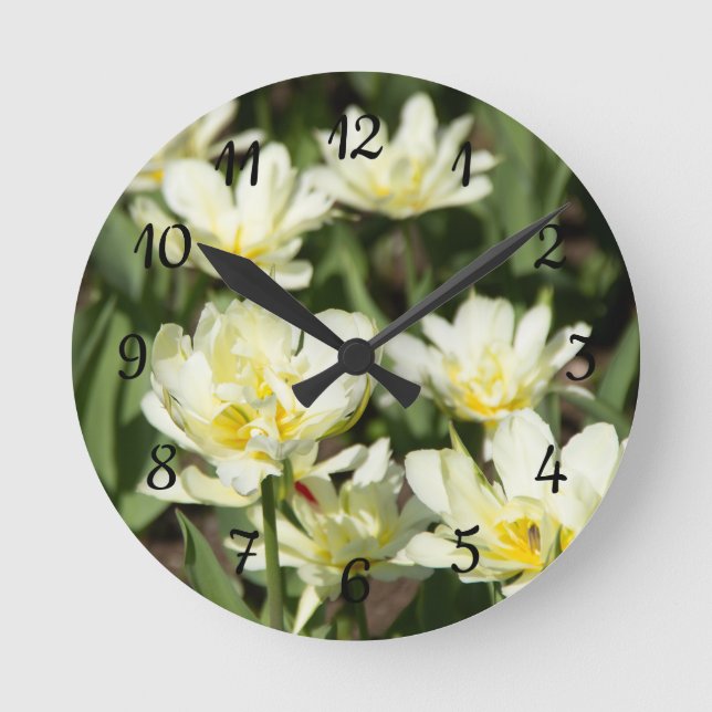 Weißes Tulpen-Foto Runde Wanduhr (Vorderseite)