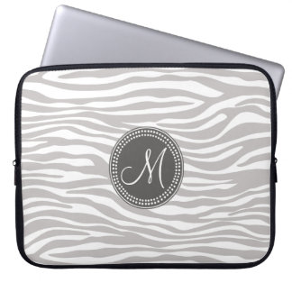 Weißes u. graues Zebra-Monogramm-Muster Laptopschutzhülle
