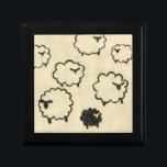 Weißes und schwarzes Schaf auf Creme Hintergrund Geschenkbox<br><div class="desc">Hat dein Kind Schwierigkeiten zu schlafen? Lassen Sie sie die weißen und schwarzen Schafe in diesem Druck von Chariklia Zarris zählen. Ein wunderbares Stück,  das elegant in seiner Einfachheit ist. Bestellen Sie noch heute Ihren Ausdruck!</div>