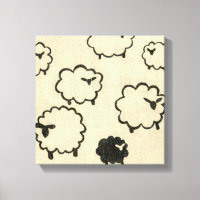 Weißes und schwarzes Schaf auf Creme Hintergrund