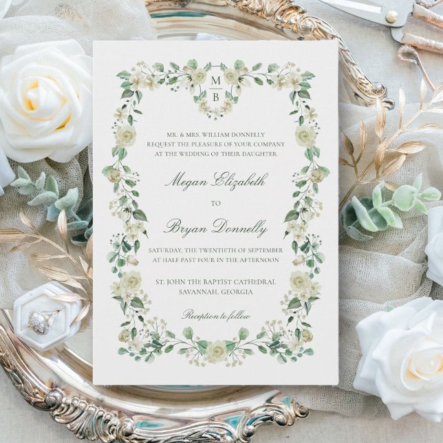 Weißes Wappen und Monogramm Elegante Hochzeit Einladung (This elegant, white floral wedding invitation features a crest with your monograms.)