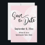 Weißes Wasserfarbenherz auf rosa Save the Date Kar<br><div class="desc">In diesem einzigartigen, künstlerischen Hochzeitsdesign habe ich einen eleganten, modernen Kalligraphie-Schriftart benutzt, um ein grafisches Typografie-Overlay mit der Lektüre "Save the Date" zu erstellen. Hinter dem Text habe ich ein weißes Aquarellherz platziert, das künstlerisch so bedrängt ist, dass Ihre gewählte Hintergrundfarbe durch flüchtige Blicke; ich habe in dieser Version pastellrosa...</div>