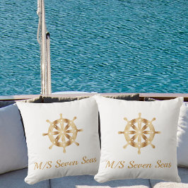 Weißes Yachtboot Name goldenes Lenkrad Küstenstrei Kissen