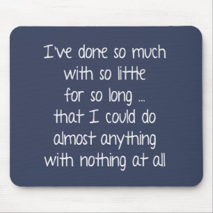 Weißes Zitat über Blau Mousepad