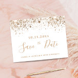 Weißgold-Glitzer zum Geburtstag Save the Date Ankündigungspostkarte<br><div class="desc">Eine trendige und mädchenhafte Save the Date-Karte für eine 40. Geburtstagsfeier (oder jedes Alter). Ein stilvoller weißer Hintergrund mit goldfarbenem Glitzer-Staub aus Imitat. Personalisieren und fügen Sie Datum, Namen und Text. Goldene Buchstaben. Der Text: Save the Date ist mit einem großen angesagten, handgeschriebenen Stilskript geschrieben. Zurück: weißer Hintergrund, Postkartendesign. Tipp:...</div>