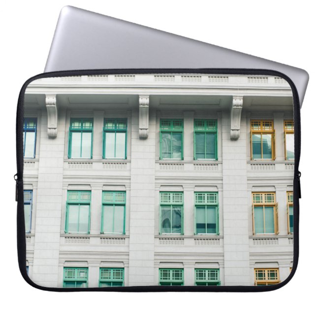 WEISSKONKRETES GEBÄUDE-3 LAPTOPSCHUTZHÜLLE (Vorderseite)
