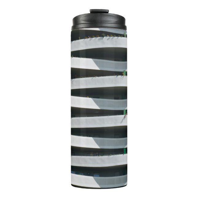 WEISSKONKRETES GEBÄUDE THERMOSBECHER (Vorderseite)