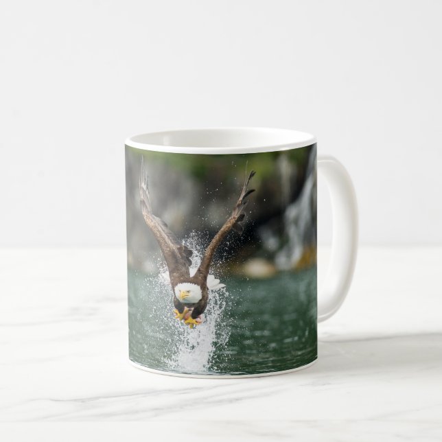 Weißkopfseeadler der große Fang Kaffeetasse (VorderseiteRechts)
