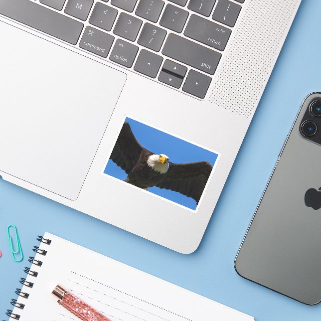 Weißkopfseeadler Flug nah Aufkleber (Laptop mit iPhone)