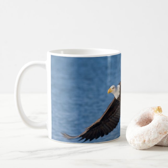 Weißkopfseeadler im Flug Kaffeetasse (Mit Donut)