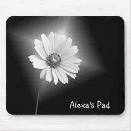 Weißkosmos auf schwarz mousepad