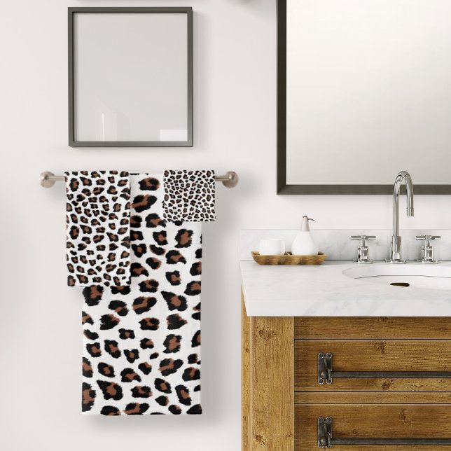 Weißleopard Badhandtuch Set (Leopard Print New Bath Towel Set by Looly Elzayat
)