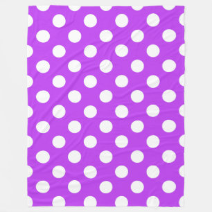 Weißpolka Punkte auf leuchtend lila Fleecedecke