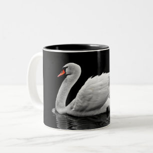 Weißschwan am See Zweifarbige Tasse