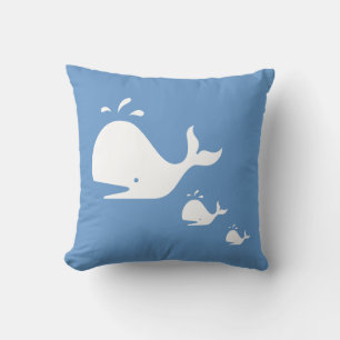 Weißwal aus CARTOON auf blauem Kissen