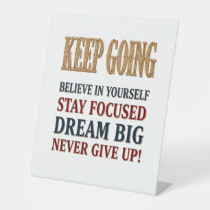 Weiter machen Vintage-Motivations-Typografie Sockelschild