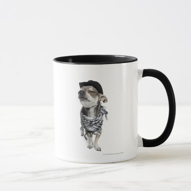 Weitwinkel von Chihuahua mit seinem mustert Tasse (Rechts)
