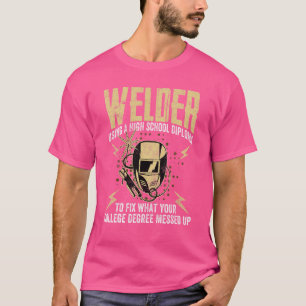 Welder mit der Highschool-Uni T-Shirt